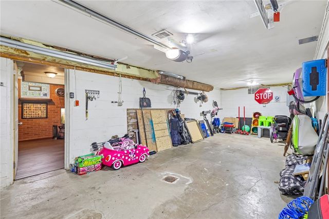 122 Hillcrest Dr, Ross Twp, PA 15237