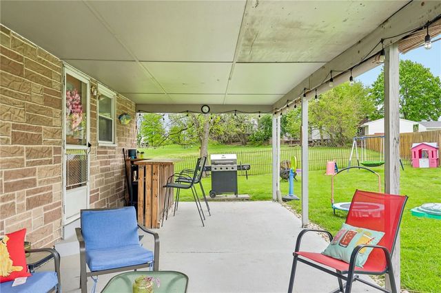 122 Hillcrest Dr, Ross Twp, PA 15237
