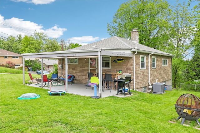 122 Hillcrest Dr, Ross Twp, PA 15237