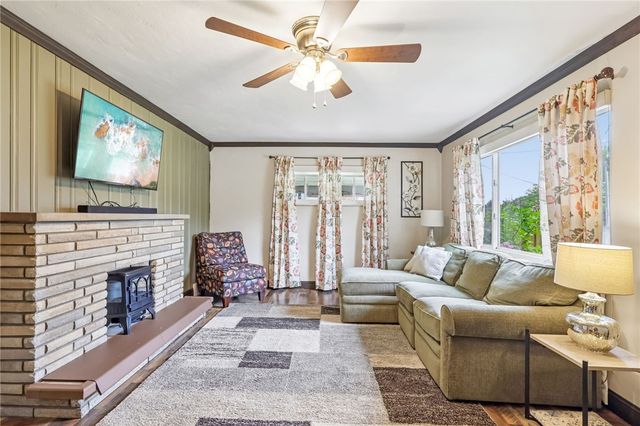 122 Hillcrest Dr, Ross Twp, PA 15237