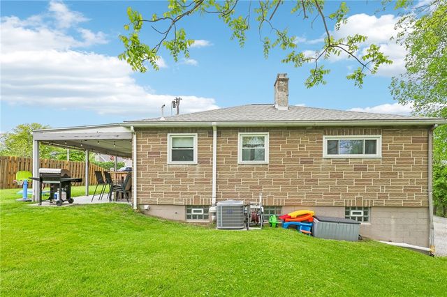 122 Hillcrest Dr, Ross Twp, PA 15237