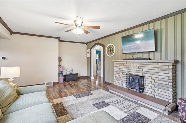 122 Hillcrest Dr, Ross Twp, PA 15237