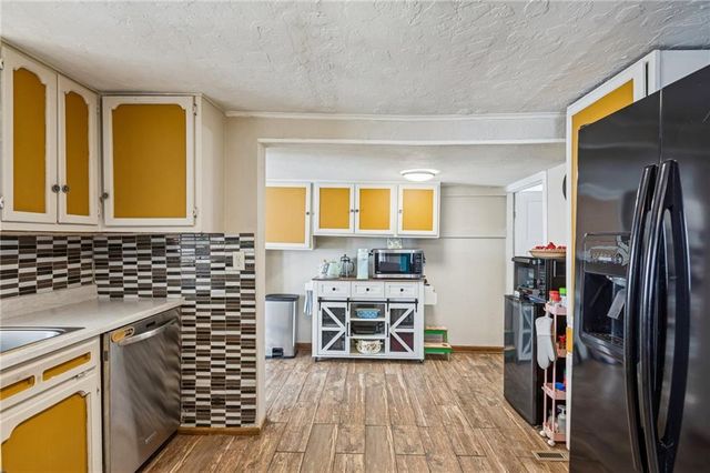 3022 Wallace Avenue, Kansas City, MO 64129