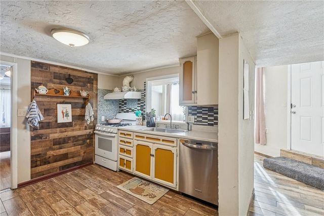 3022 Wallace Avenue, Kansas City, MO 64129