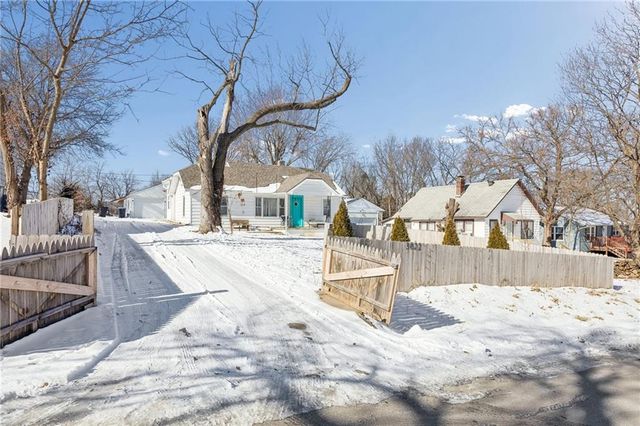 3022 Wallace Avenue, Kansas City, MO 64129