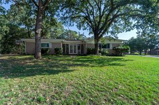 2009 Edgewood Drive, Bridgeport, TX 76426