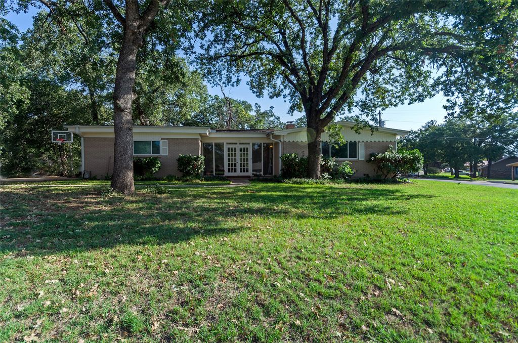 2009 Edgewood Drive, Bridgeport, TX 76426