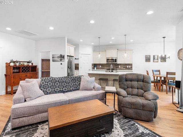 16322 KITTY HAWK Ave, Oregon City, OR 97045