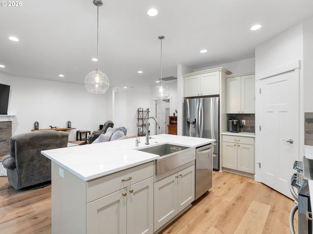 16322 KITTY HAWK Ave, Oregon City, OR 97045