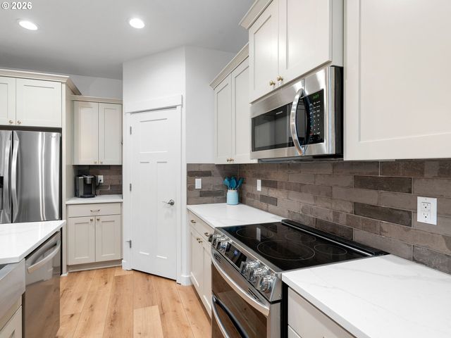 16322 KITTY HAWK Ave, Oregon City, OR 97045