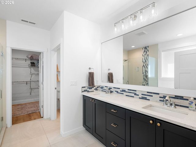 16322 KITTY HAWK Ave, Oregon City, OR 97045