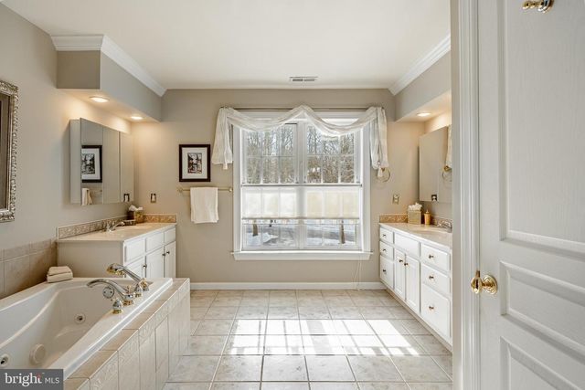 115 CAMELOT LN, Newtown Square, PA 19073