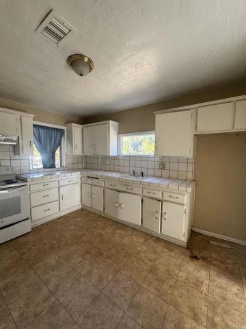 726 Valley Drive, Vista, CA 92084