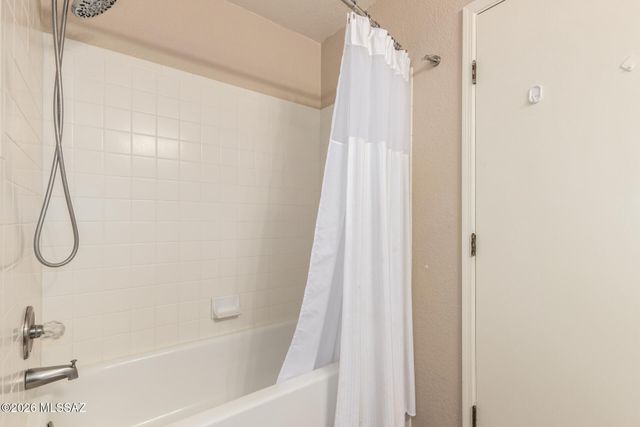 9321 E Lochnay Lane, Tucson, AZ 85747