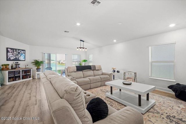 527 Glaspell Circle SE, Palm Bay, FL 32909