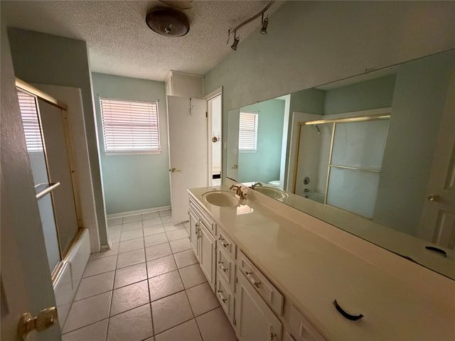 1115 Green River Trail, Cleburne, TX 76033