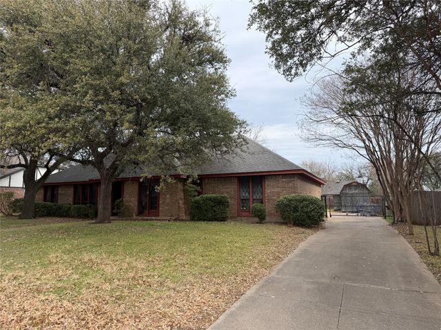 1115 Green River Trail, Cleburne, TX 76033