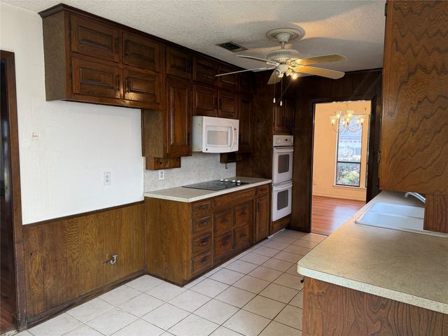 1115 Green River Trail, Cleburne, TX 76033