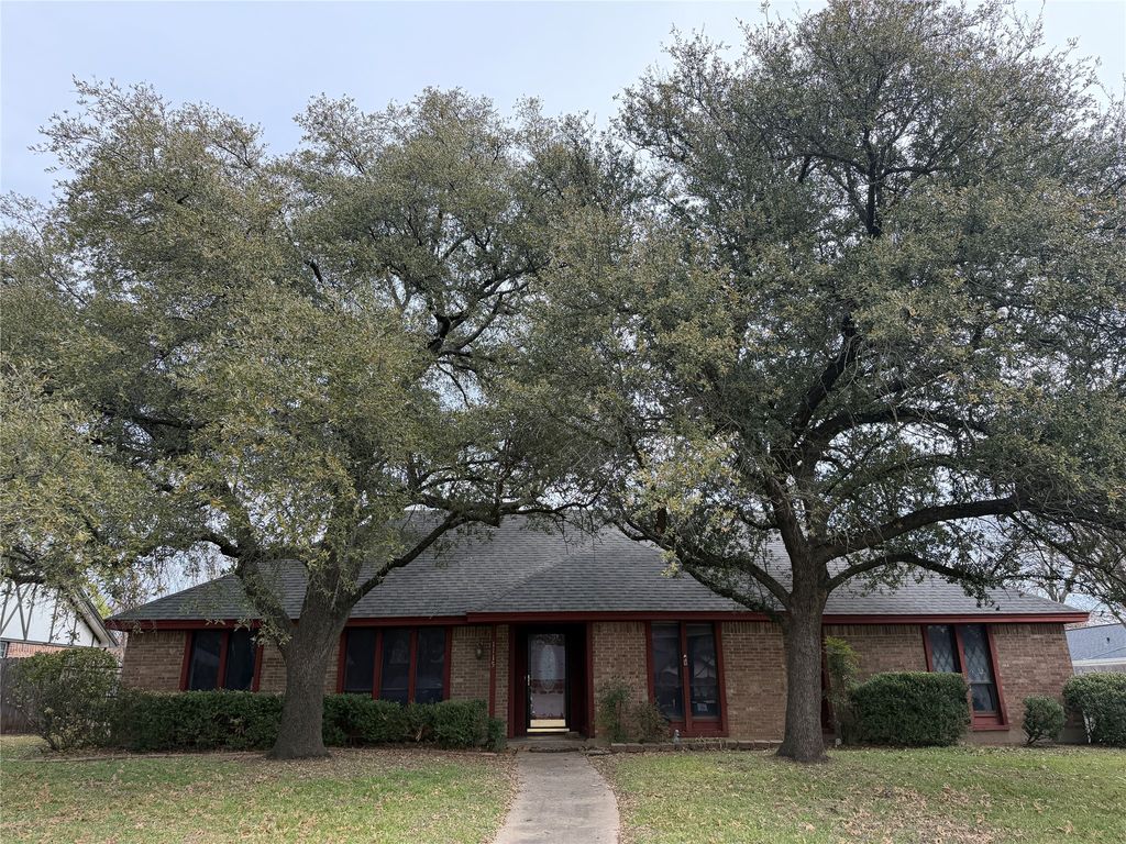 1115 Green River Trail, Cleburne, TX 76033
