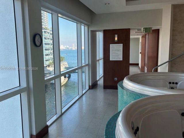 41 SE 5th St 1006, Miami, FL 33131