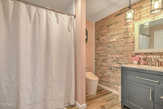 2805 Sumpter Drive, Johnson City, TN 37604