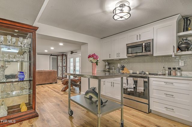 2805 Sumpter Drive, Johnson City, TN 37604