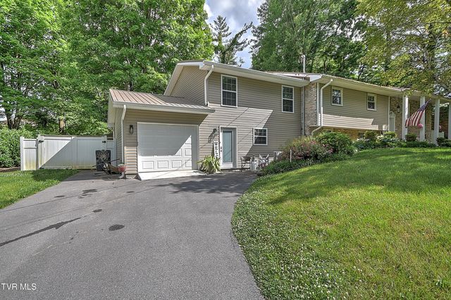 2805 Sumpter Drive, Johnson City, TN 37604
