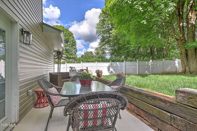 2805 Sumpter Drive, Johnson City, TN 37604