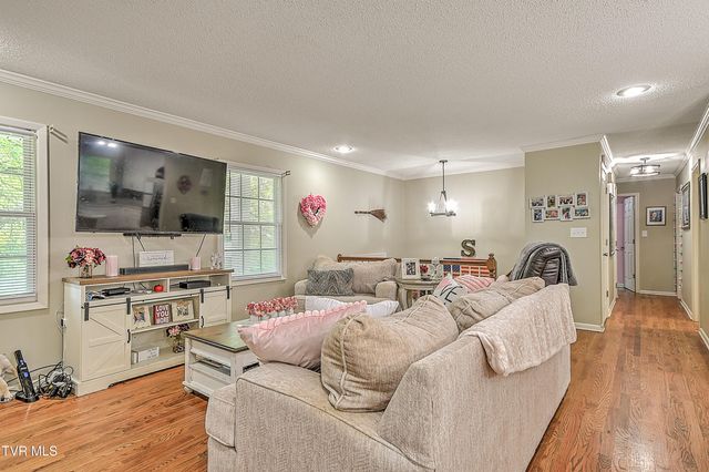 2805 Sumpter Drive, Johnson City, TN 37604