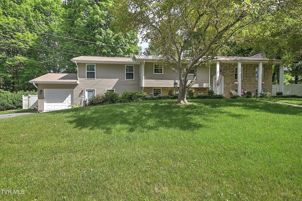 2805 Sumpter Drive, Johnson City, TN 37604