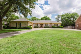 924 Chinoe Road, Lexington, KY 40502