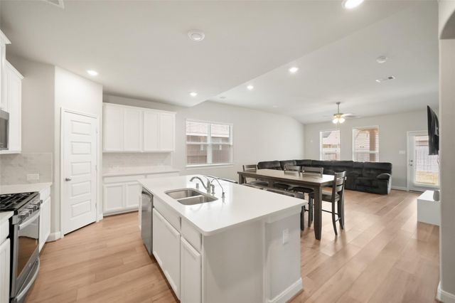 831 Cloverdale Drive, Rosharon, TX 77583