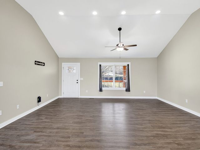 621 Womack Rd, Bethpage, TN 37022