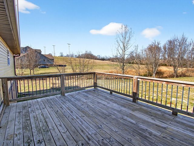 621 Womack Rd, Bethpage, TN 37022