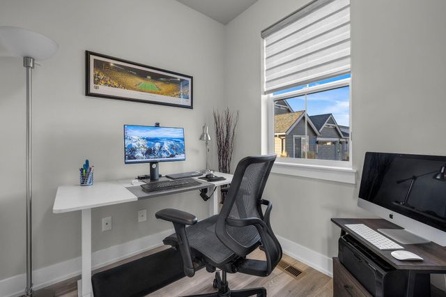 3859 NE Oakside Loop, Bend, OR 97701