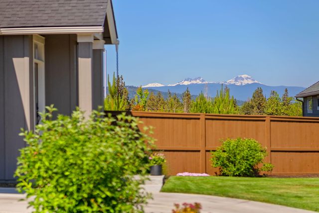 3859 NE Oakside Loop, Bend, OR 97701