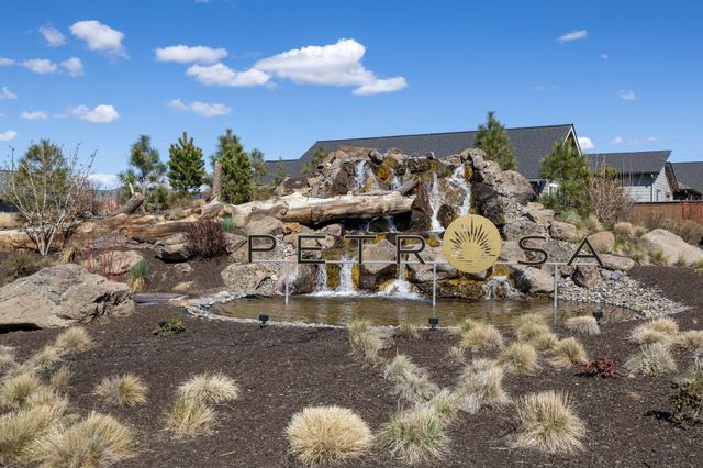 3859 NE Oakside Loop, Bend, OR 97701