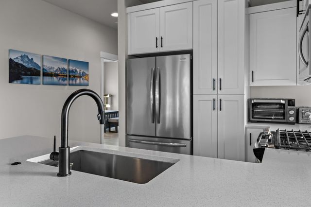 3859 NE Oakside Loop, Bend, OR 97701