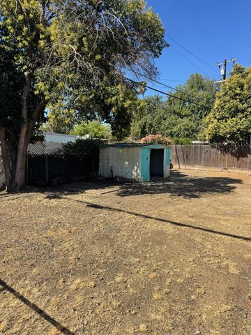1242 E Shields Avenue, Fresno, CA 93704