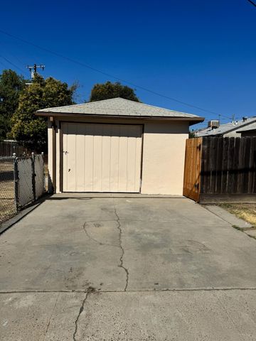 1242 E Shields Avenue, Fresno, CA 93704