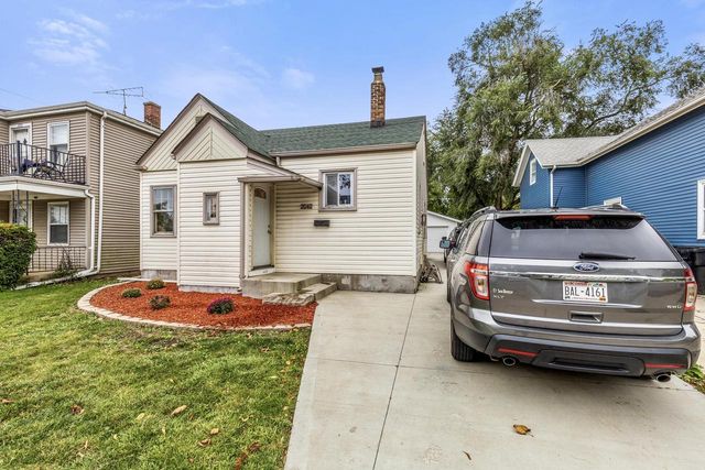 2042 Hickory Grove AVENUE, Racine, WI 53403