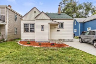 2042 Hickory Grove AVENUE, Racine, WI 53403