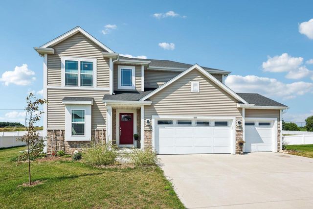 676 Lambert DRIVE, Slinger, WI 53086
