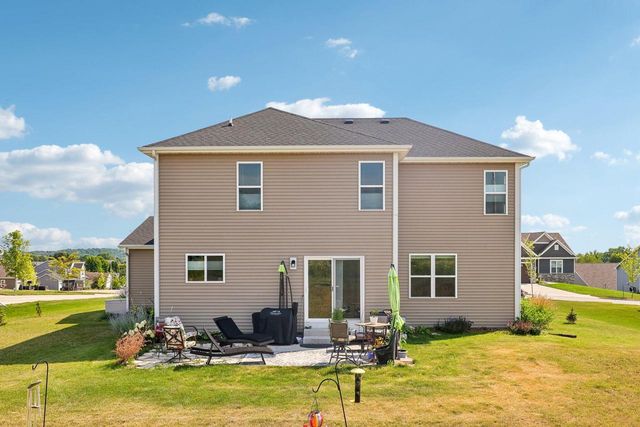 676 Lambert DRIVE, Slinger, WI 53086