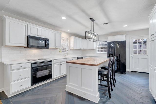 501 Darwin RD, Roanoke, VA 24014