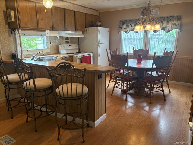 525 Riverleigh Avenue P6, Riverhead, NY 11901