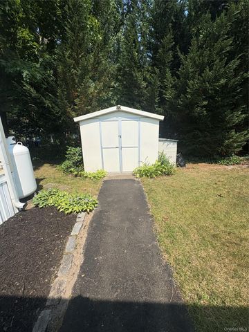525 Riverleigh Avenue P6, Riverhead, NY 11901