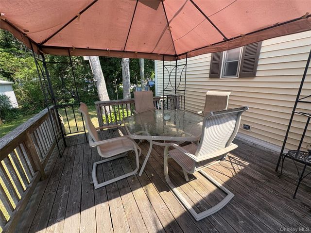 525 Riverleigh Avenue P6, Riverhead, NY 11901