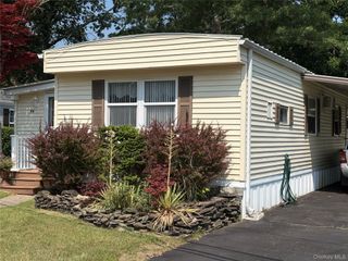 525 Riverleigh Avenue P6, Riverhead, NY 11901