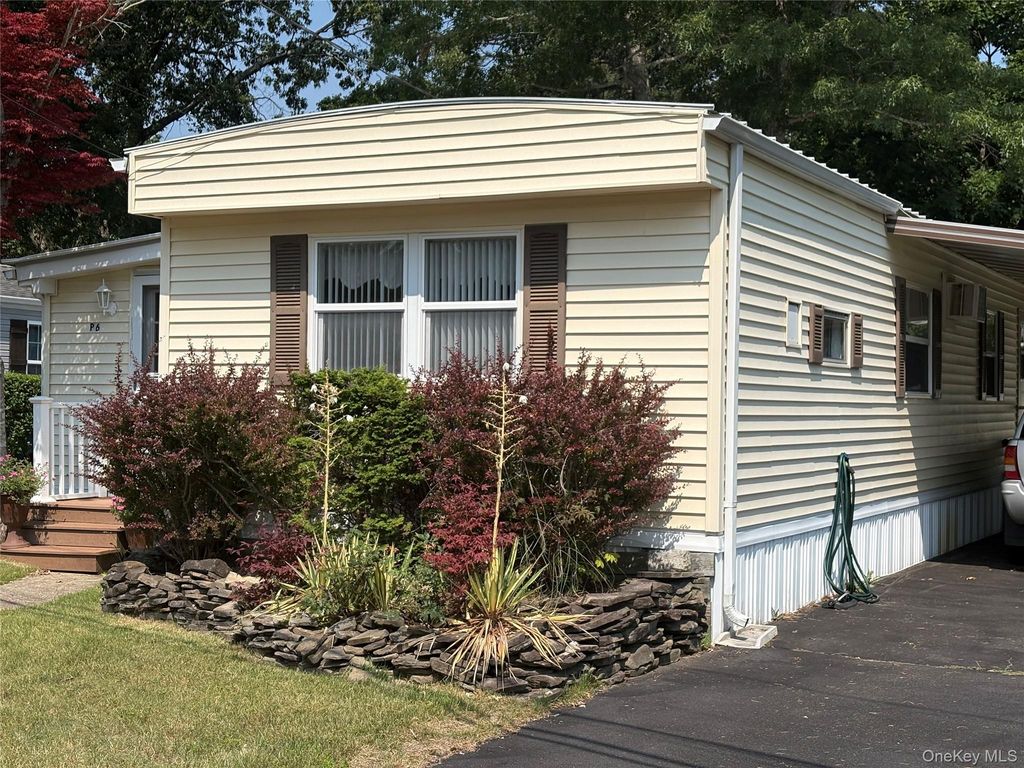 525 Riverleigh Avenue P6, Riverhead, NY 11901